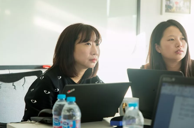 左為360公司首席招聘官張迎女士，右為360公司人事經(jīng)理葛晴女士