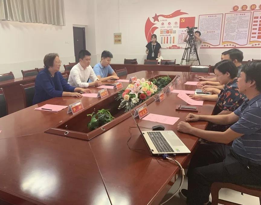 達(dá)內(nèi)與吉首大學(xué)張家界學(xué)院攜手簽約，共建會計(jì)專業(yè)