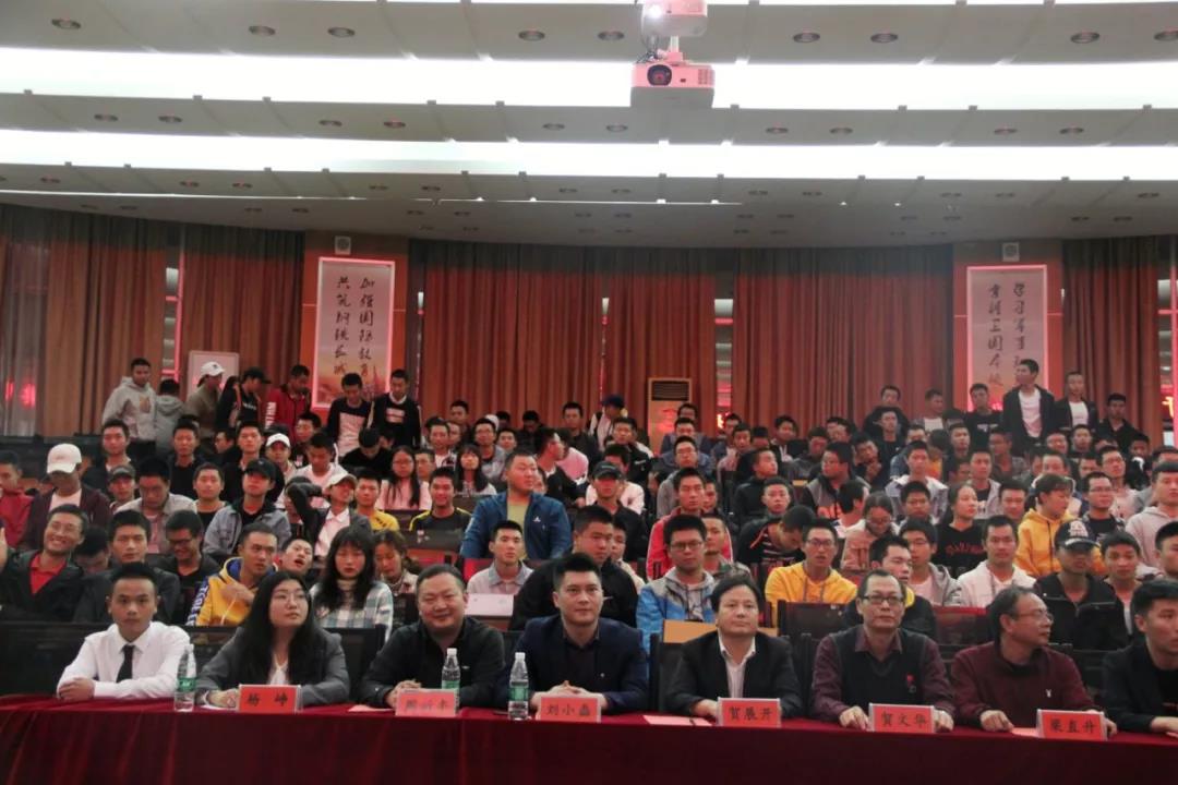 瀟湘職業(yè)學(xué)院信息工程學(xué)院達(dá)內(nèi)校企班開(kāi)班典禮暨自我介紹決賽隆重開(kāi)展